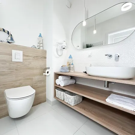 Coastal Comfort Apartman *