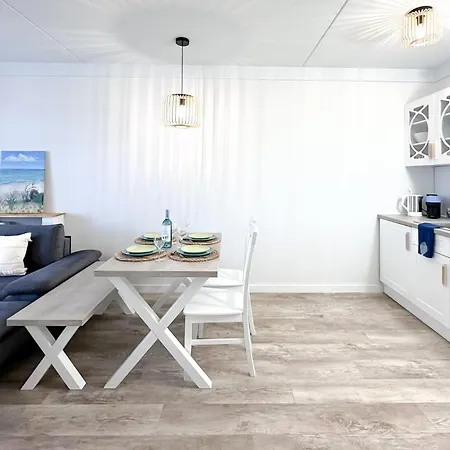Coastal Comfort Apartment *